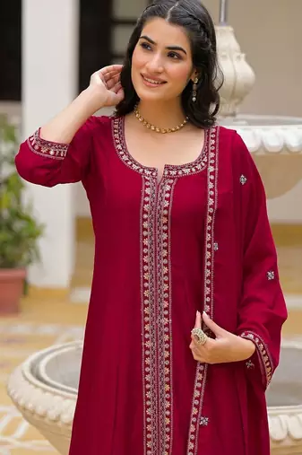 Women Regular Kurta with Pyjamas & With Dupatta