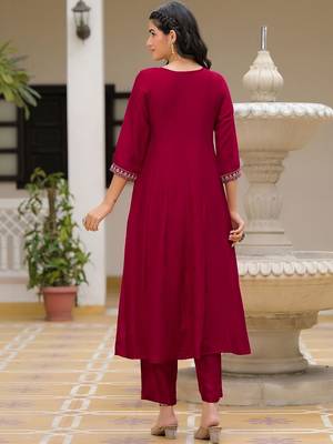 Women Regular Kurta with Pyjamas & With Dupatta 5