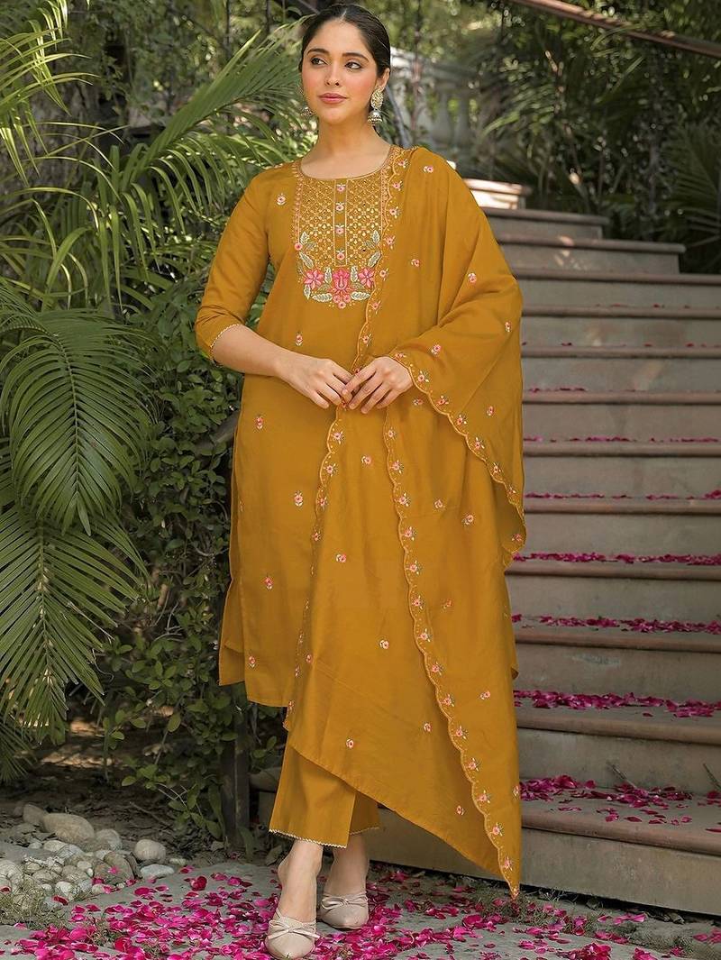 Women Floral Regular Mirror Work Pure Silk Kurta & Trousers With Dupatta