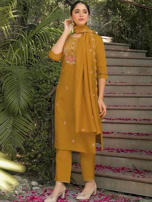 Women Floral Regular Mirror Work Pure Silk Kurta & Trousers With Dupatta 4
