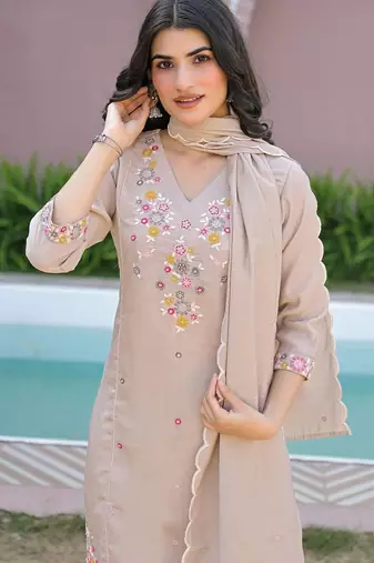Women Floral Embroidered Regular Thread Work Kurta with Trousers & With Dupatta