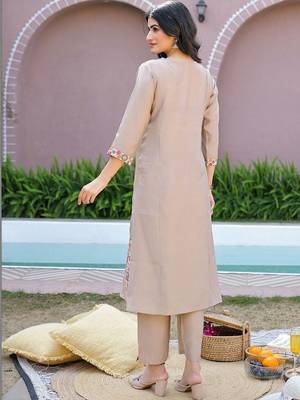 Women Floral Embroidered Regular Thread Work Kurta with Trousers & With Dupatta 3