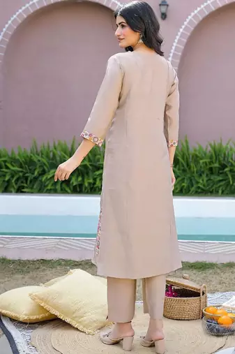 Women Floral Embroidered Regular Thread Work Kurta with Trousers & With Dupatta