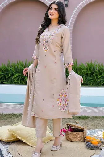 Women Floral Embroidered Regular Thread Work Kurta with Trousers & With Dupatta