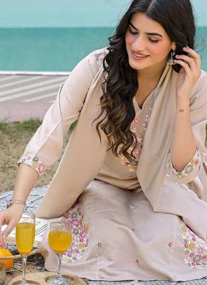 Women Floral Embroidered Regular Thread Work Kurta with Trousers & With Dupatta 6