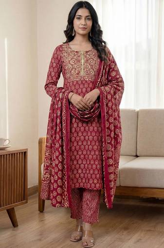 Women Ethnic Motifs Printed Regular Kurta with Trousers & With Dupatta