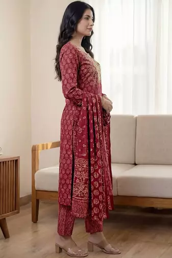Women Ethnic Motifs Printed Regular Kurta with Trousers & With Dupatta