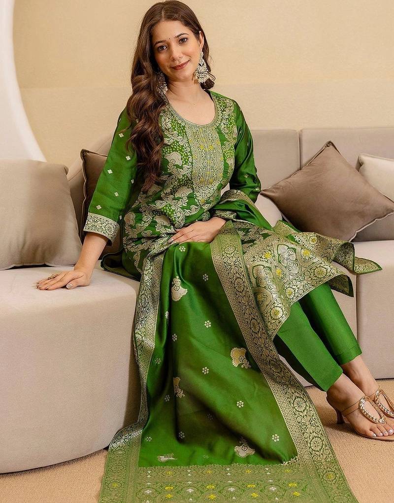 Women Ethnic Motifs Regular Kurta with Trousers & With Dupatta