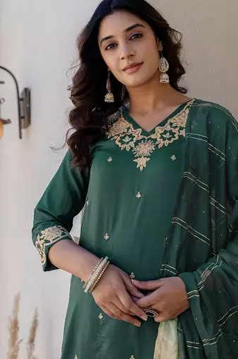 Women Floral Embroidered Kurta with Trousers & Dupatta