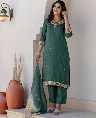 Women Floral Embroidered Kurta with Trousers & Dupatta 1