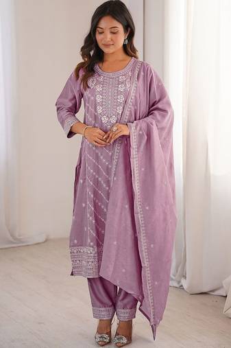 Women Floral Embroidered Regular Thread Work Kurta with Trousers & With Dupatta