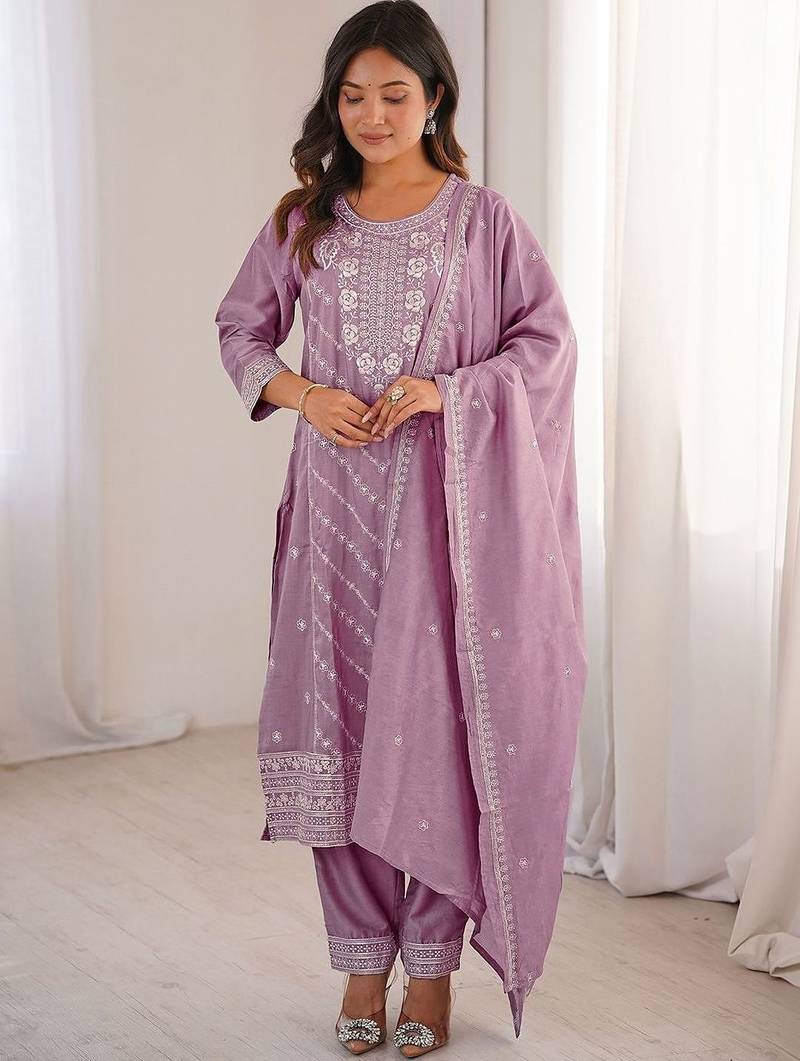 Women Floral Embroidered Regular Thread Work Kurta with Trousers & With Dupatta