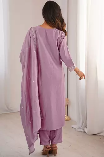 Women Floral Embroidered Regular Thread Work Kurta with Trousers & With Dupatta