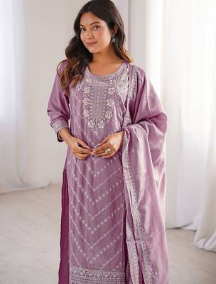 Women Floral Embroidered Regular Thread Work Kurta with Trousers & With Dupatta 4
