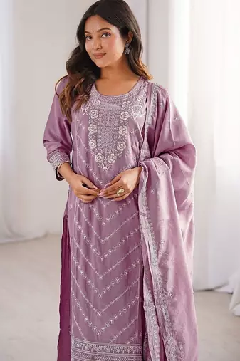 Women Floral Embroidered Regular Thread Work Kurta with Trousers & With Dupatta