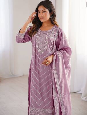 Women Floral Embroidered Regular Thread Work Kurta with Trousers & With Dupatta 5