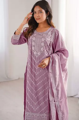 Women Floral Embroidered Regular Thread Work Kurta with Trousers & With Dupatta