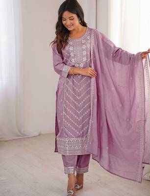 Women Floral Embroidered Regular Thread Work Kurta with Trousers & With Dupatta 6