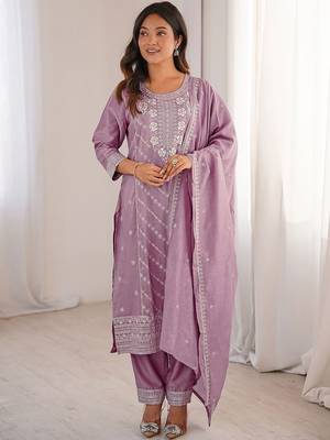 Women Floral Embroidered Regular Thread Work Kurta with Trousers & With Dupatta 7