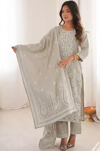 Women Floral Printed Regular Kurta with Trousers & With Dupatta