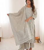 Women Floral Printed Regular Kurta with Trousers & With Dupatta