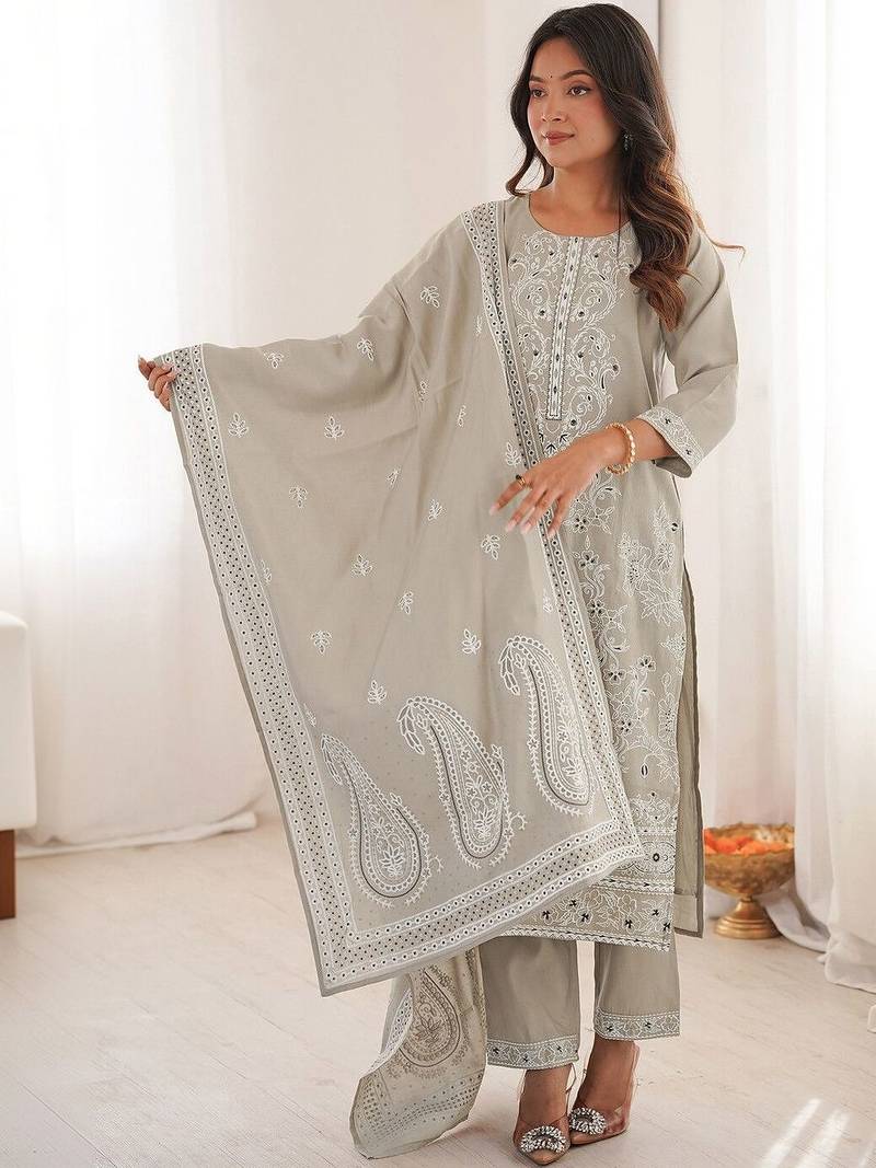 Women Floral Printed Regular Kurta with Trousers & With Dupatta
