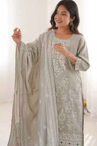 Women Floral Printed Regular Kurta with Trousers & With Dupatta
