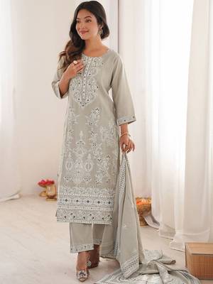 Women Floral Printed Regular Kurta with Trousers & With Dupatta 5