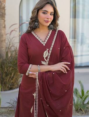 Women Floral Embroidered Regular Thread Work Pure Cotton Kurta with Trousers & With Dupatta 4