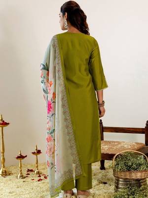 Women Floral Embroidered Regular Sequinned Kurta with Trousers & With Dupatta 3