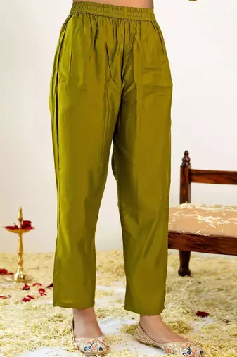 Women Floral Embroidered Regular Sequinned Kurta with Trousers & With Dupatta