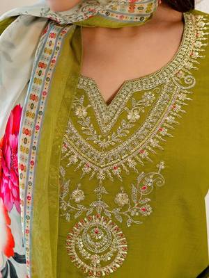 Women Floral Embroidered Regular Sequinned Kurta with Trousers & With Dupatta 5