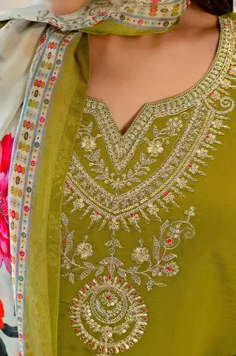 Women Floral Embroidered Regular Sequinned Kurta with Trousers & With Dupatta
