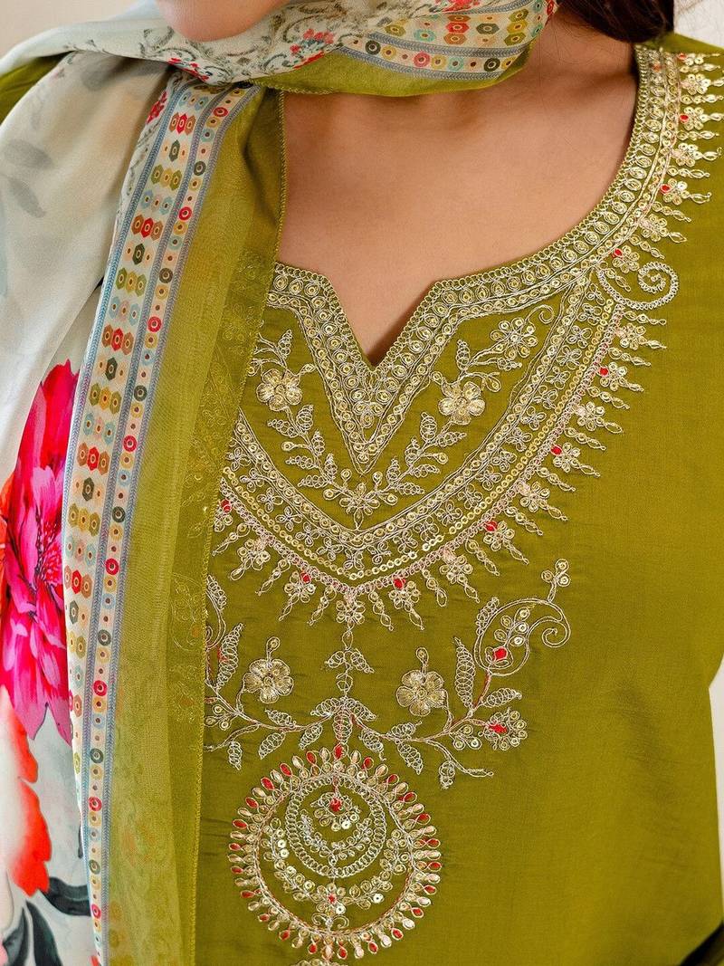 Women Floral Embroidered Regular Sequinned Kurta with Trousers & With Dupatta