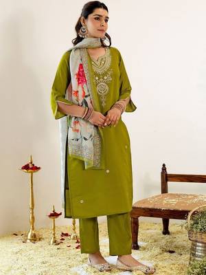Women Floral Embroidered Regular Sequinned Kurta with Trousers & With Dupatta 6