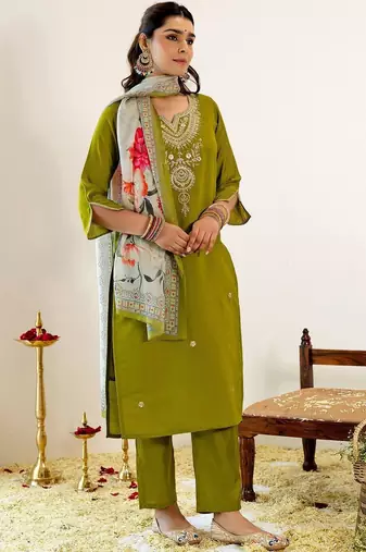 Women Floral Embroidered Regular Sequinned Kurta with Trousers & With Dupatta