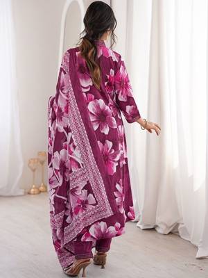 Women Regular Kurta with Pyjamas & With Dupatta 5