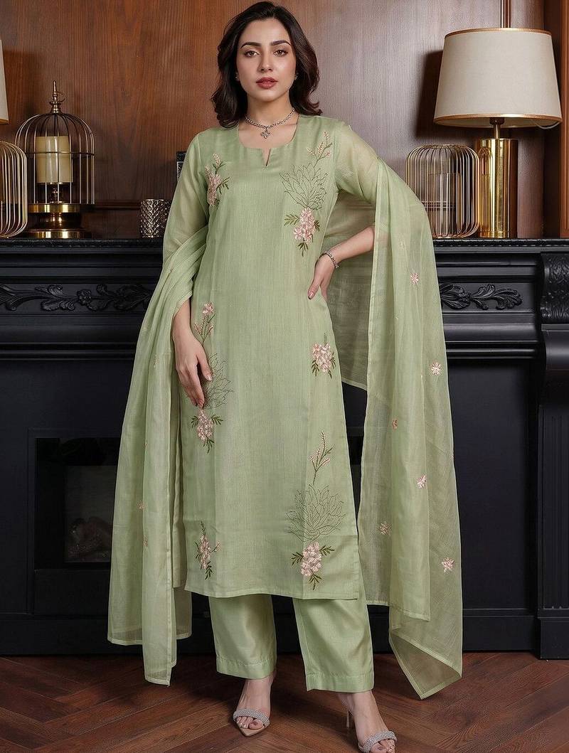 Women Ethnic Regular Thread Work Chanderi Cotton Kurta with Trousers & With Dupatta