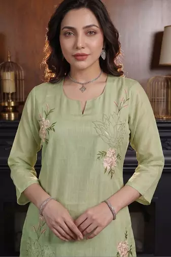 Women Ethnic Regular Thread Work Chanderi Cotton Kurta with Trousers & With Dupatta