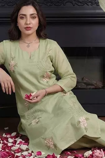 Women Ethnic Regular Thread Work Chanderi Cotton Kurta with Trousers & With Dupatta