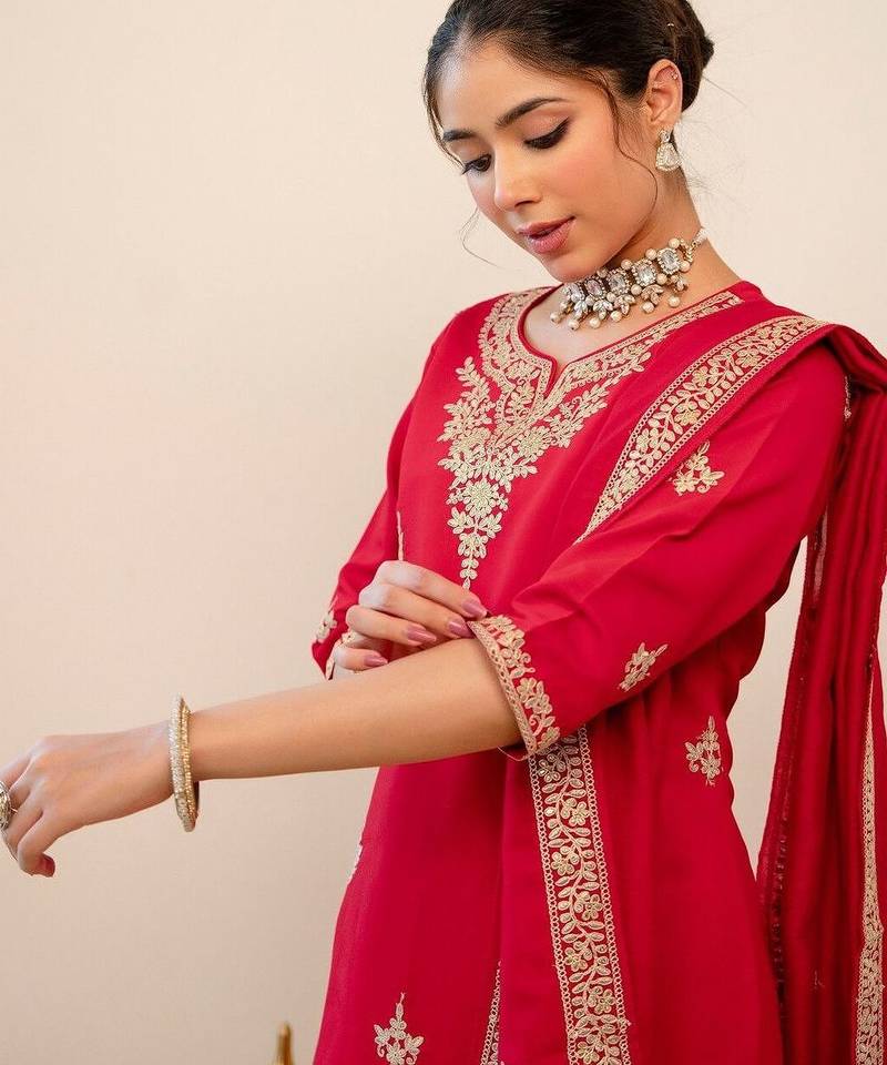 Women Ethnic Motifs Embroidered Regular Kurta with Trousers & With Dupatta