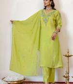 Women Floral Embroidered Regular Thread Work Chanderi Cotton Kurta with Trousers & With Dupatta