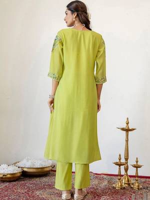 Women Floral Embroidered Regular Thread Work Chanderi Cotton Kurta with Trousers & With Dupatta 2