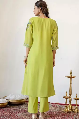 Women Floral Embroidered Regular Thread Work Chanderi Cotton Kurta with Trousers & With Dupatta