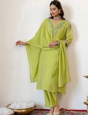 Women Floral Embroidered Regular Thread Work Chanderi Cotton Kurta with Trousers & With Dupatta 3