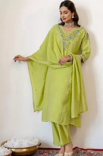 Women Floral Embroidered Regular Thread Work Chanderi Cotton Kurta with Trousers & With Dupatta