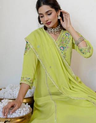 Women Floral Embroidered Regular Thread Work Chanderi Cotton Kurta with Trousers & With Dupatta 5
