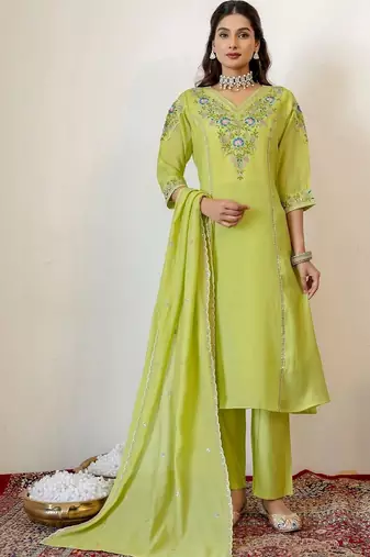 Women Floral Embroidered Regular Thread Work Chanderi Cotton Kurta with Trousers & With Dupatta