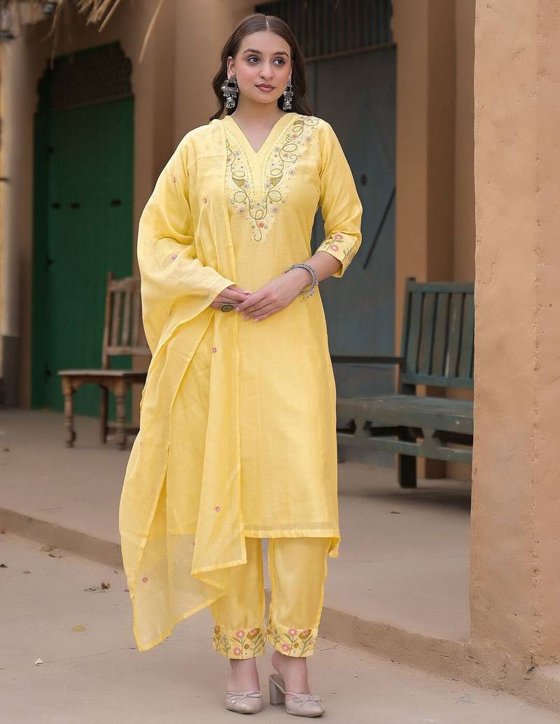 Women Ethnic Motifs Embroidered Regular Thread Work Chanderi Silk Kurta with Trousers & With Dupatta
