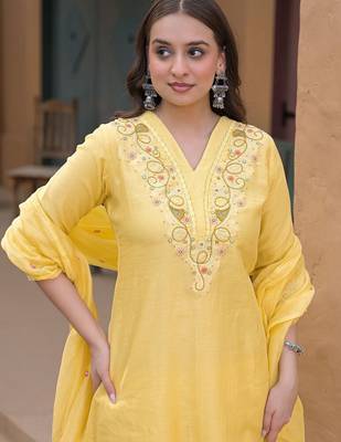 Women Ethnic Motifs Embroidered Regular Thread Work Chanderi Silk Kurta with Trousers & With Dupatta 2